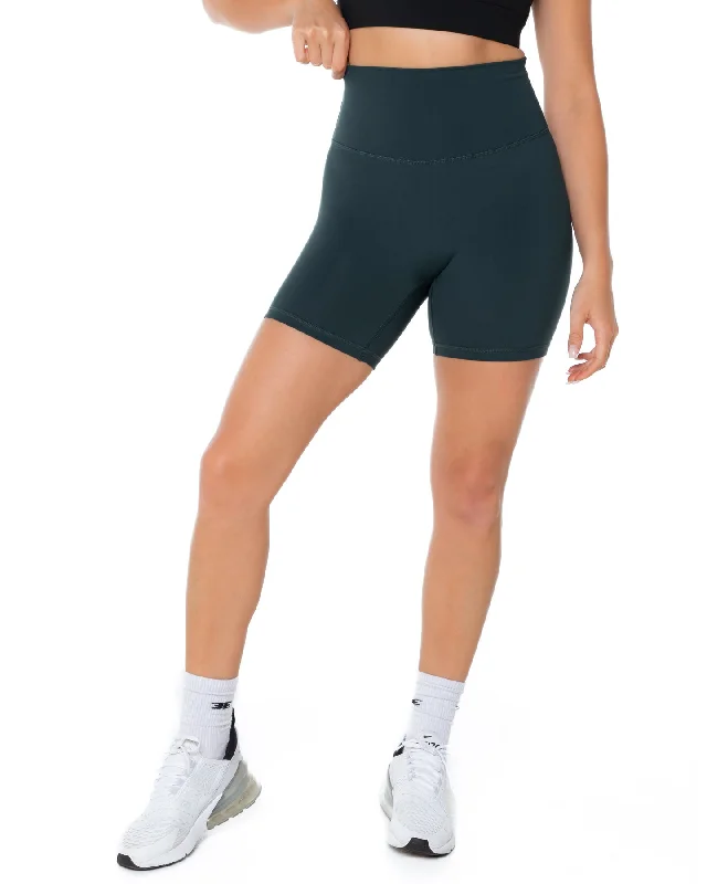 Don't Miss Out On Premium Yoga Wear Deals Aura Scrunch Shorts - Deep Forest