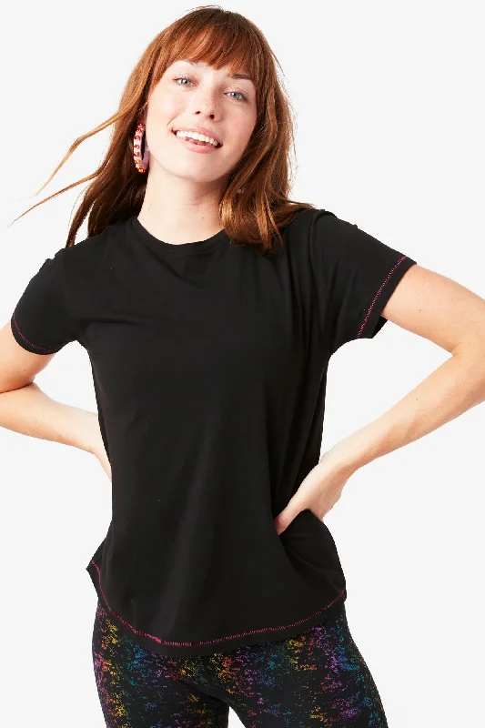The Yoga Wear Sale You’Ve Been Waiting For Bliss Tee in New Yorker Black