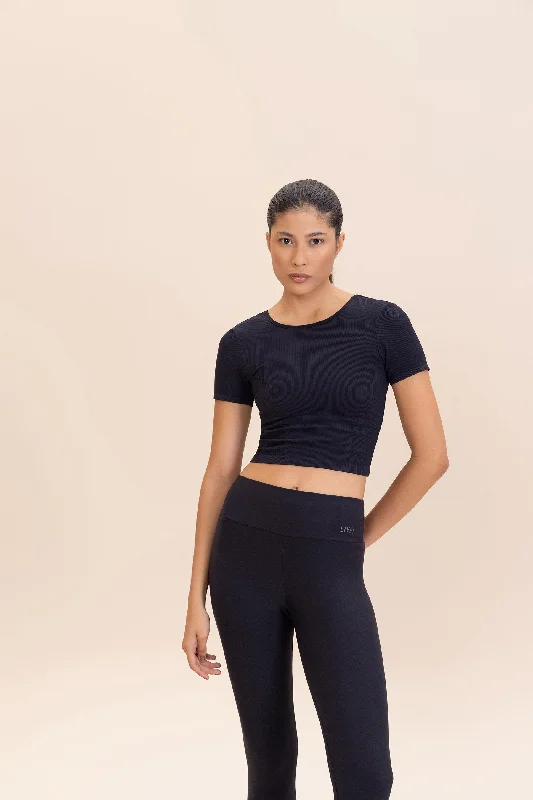 Master Every Pose With Premium Yoga Wear Deals Seamless Knit® T-Shirt