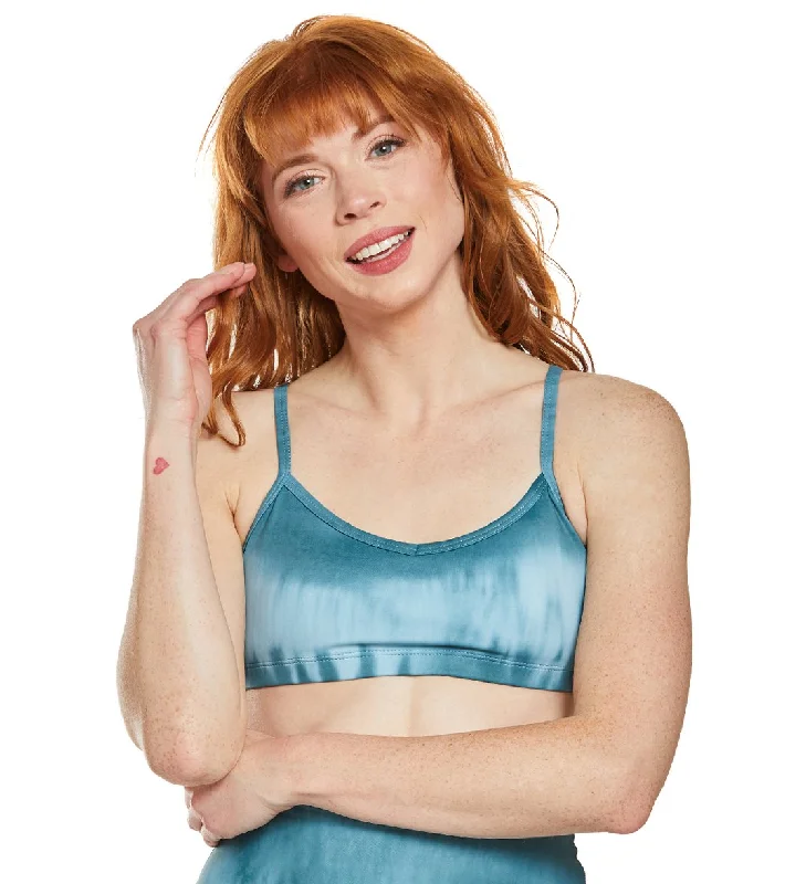 Move With Confidence In Discounted Yoga Outfits Beyond Yoga Olympus Classic V-Neck Yoga Sports Bra Washed Bali Blue Move With Confidence In Discounted Yoga Outfits Beyond Yoga Olympus Classic V-Neck Yoga Sports Bra Washed Bali Blue